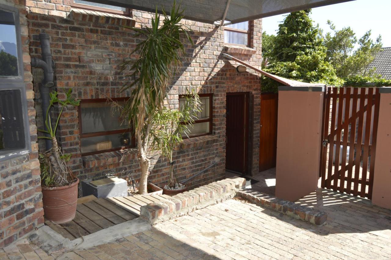 Ferienwohnung Harbourview Self Catering Gordonʼs Bay Exterior foto